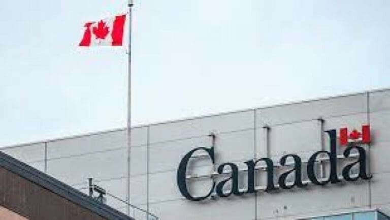 After U.S. alert, Canada warns citizens to run away describes Nigeria as purse snatching, terrorism capital